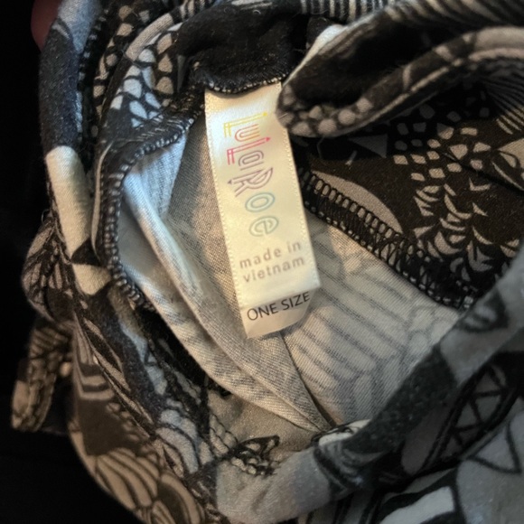 Lularoe o/s leggings - Picture 2 of 3